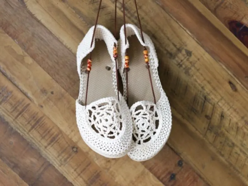 Crochet sandals with dream catcher details on top