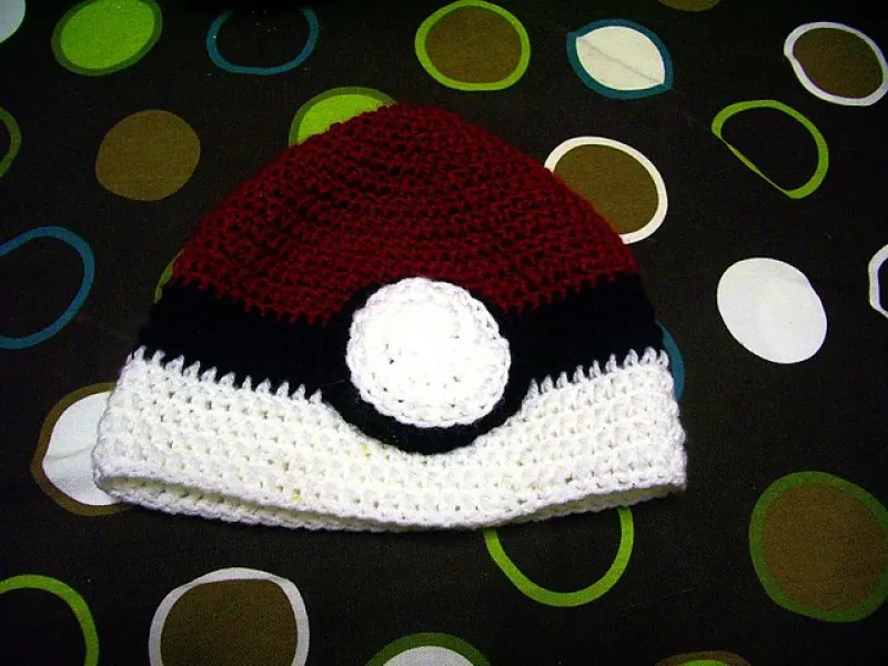 Crochet Pokeball beanie in red, white and black