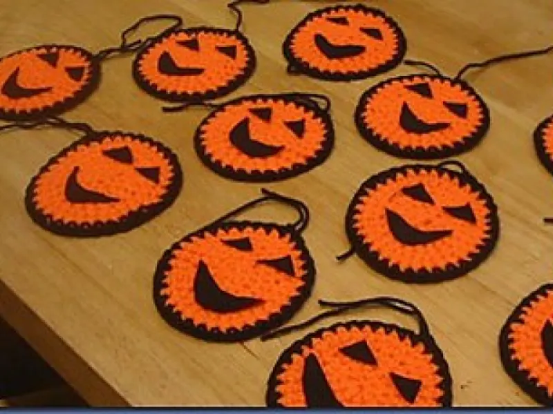 Crochet pumpkin bunting spelling Happy Halloween