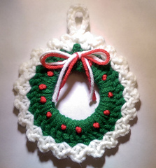 31 Free Crochet Patterns for Christmas Wreath Ornament