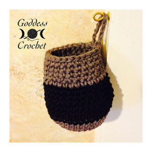 Free Crochet Patterns for Crochet Hanging Basket using Aran/ Worsted Weight Yarn