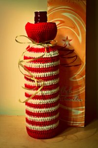 Free Crochet Patterns for Christmas Wine Bag, Carrier & Cozy